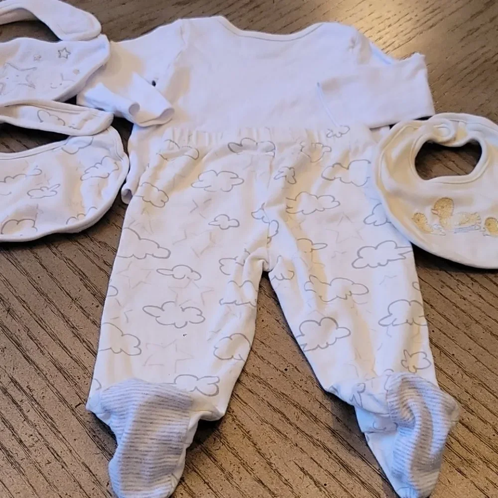 6-9 month footed pj set with bibs boy or girl 💛
